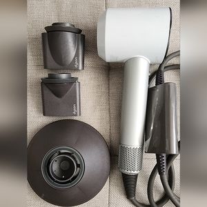 Dyson Supersonic Hair Dryer - white